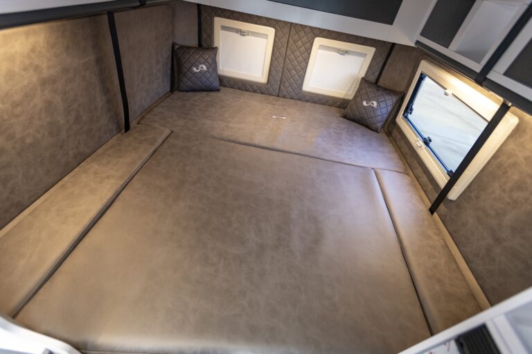 mega-classic-600-loungeschlafbereich